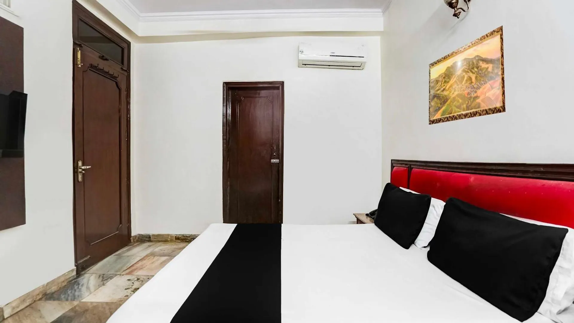 Collection O Collection O Paharganj Near Railway Station Hotel Anachal 3*,  India