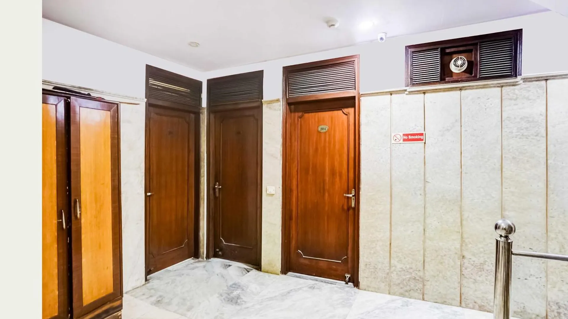Collection O Collection O Paharganj Near Railway Station Hotel Anachal