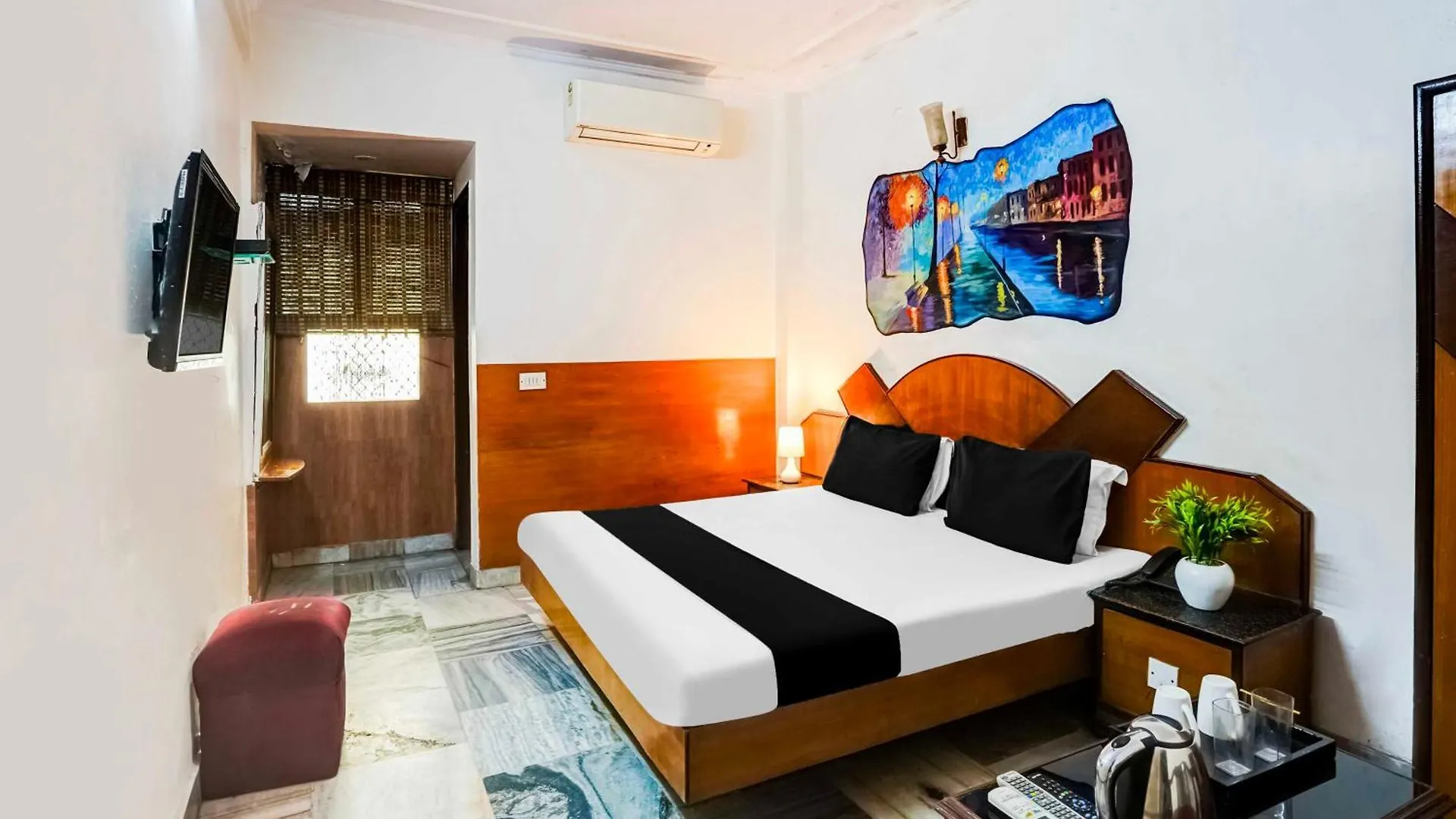 Collection O Collection O Paharganj Near Railway Station Hotel Anachal